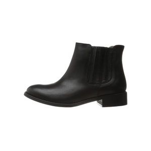 Bella Vita Liv Italy Black Leather Chelsea Booties